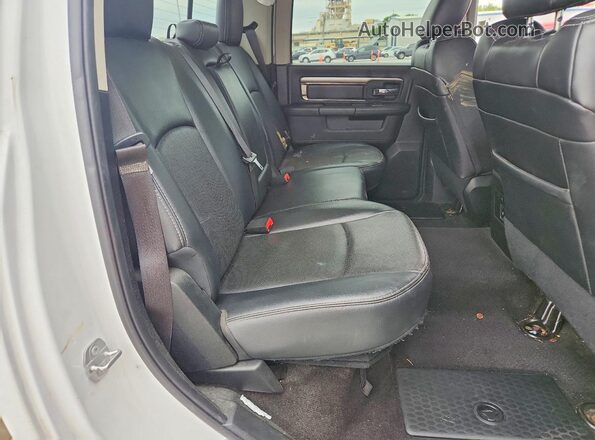 1C6RR7MT8HS716582 2017 RAM 1500 White Vista de los asientos traseros