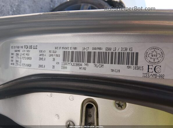 1C6RR7MTXJS180644 2018 RAM 1500 Silver Widok komory silnika