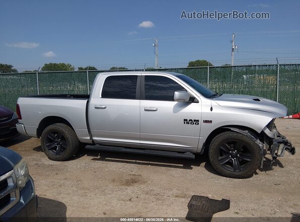 1C6RR7MTXJS180644 2018 RAM 1500 Silver Widok wnętrza 360 stopni