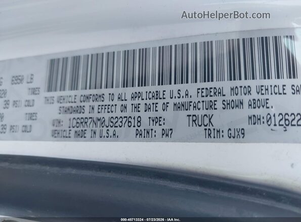 1C6RR7NM0JS237618 2018 RAM 1500 White Շարժիչի բաժամունքի տեսք