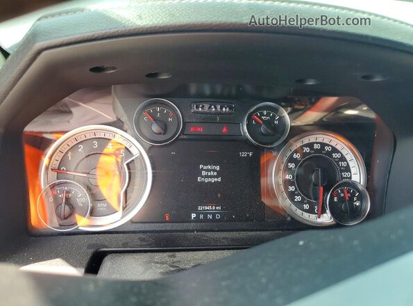 1C6RR7NM9JS353674 2018 RAM 1500 Gray Instrument cluster view