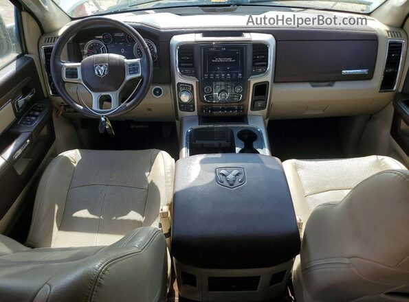 1C6RR7NMXJS353487 2018 RAM 1500 White Vista del salpicadero