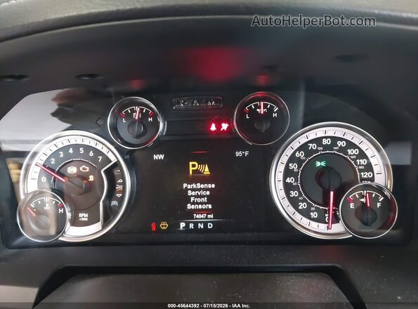 1C6RR7NT0JS187181 2018 RAM 1500 Maroon Հետևի նստատեղերի տեսք