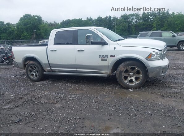 1C6RR7NT4HS802888 2017 RAM 1500 White Widok wnętrza z tyłu