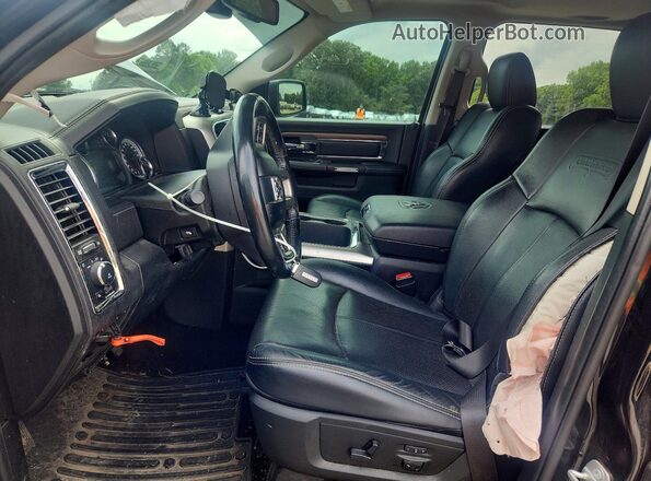 1C6RR7NT7JS137989 2018 RAM 1500 Black Front interior view