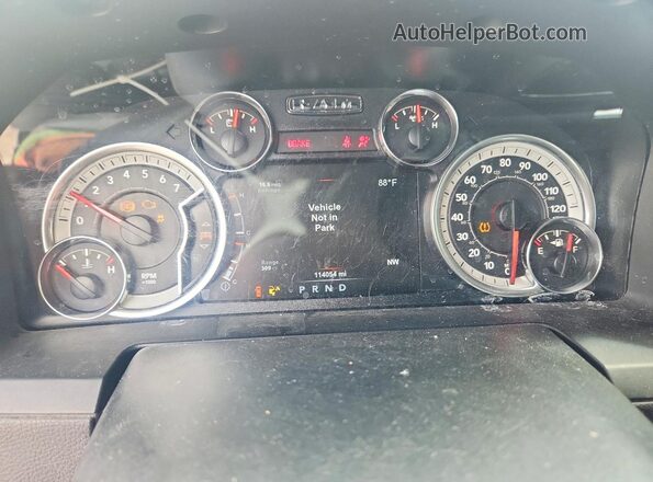 1C6RR7NT7JS137989 2018 RAM 1500 Black Instrument cluster view