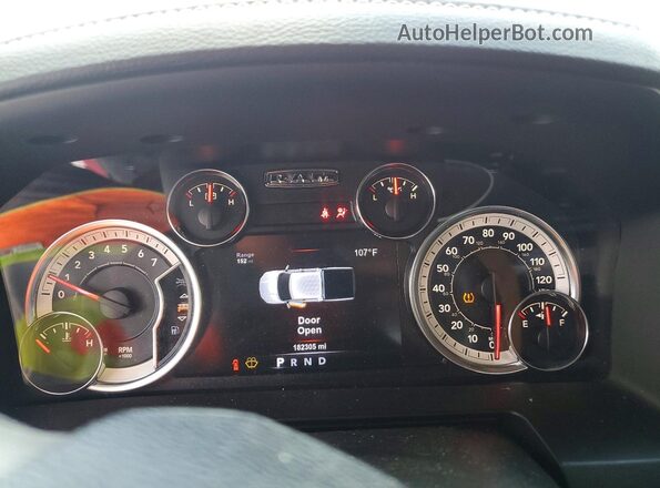 1C6RR7NT8HS710764 2017 RAM 1500 Red Սարքավորումների վահանակի տեսք