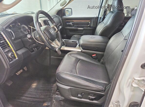 1C6RR7NTXHS863002 2017 RAM 1500 White Vista interior delantera