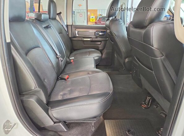 1C6RR7NTXHS863002 2017 RAM 1500 White Vista de los asientos traseros