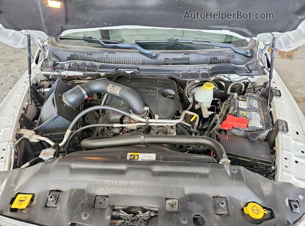 1C6RR7NTXHS863002 2017 RAM 1500 White Vista interior trasera