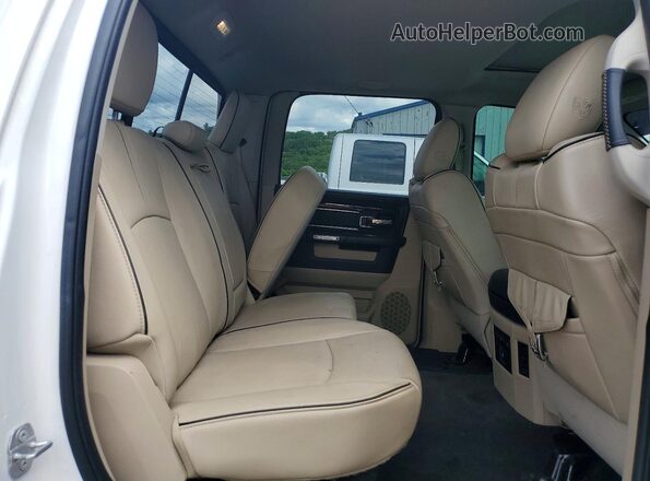 1C6RR7PT4JS144962 2018 RAM 1500 White Vista de los asientos traseros