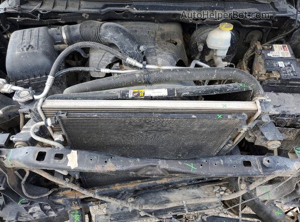 1C6RR7PT5HS633669 2017 RAM 1500 Черный Вид задней части салона