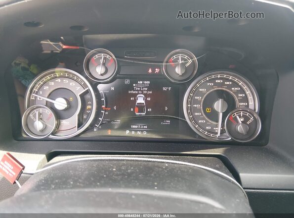 1C6RR7PT6JS174500 2018 RAM 1500 Black Widok tylnych siedzeń