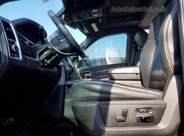 1C6RR7PT7HS697745 2017 RAM 1500 Черный Вид салона спереди