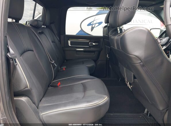 1C6RR7PT9JS139790 2018 RAM 1500 Gray Widok naklejki z numerem VIN