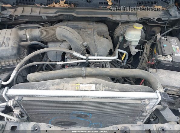 1C6RR7PT9JS139790 2018 RAM 1500 Gray Widok z tyłu
