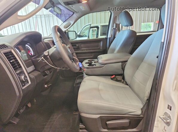 1C6RR7SM2KS682013 2019 RAM 1500 Белый Вид салона спереди