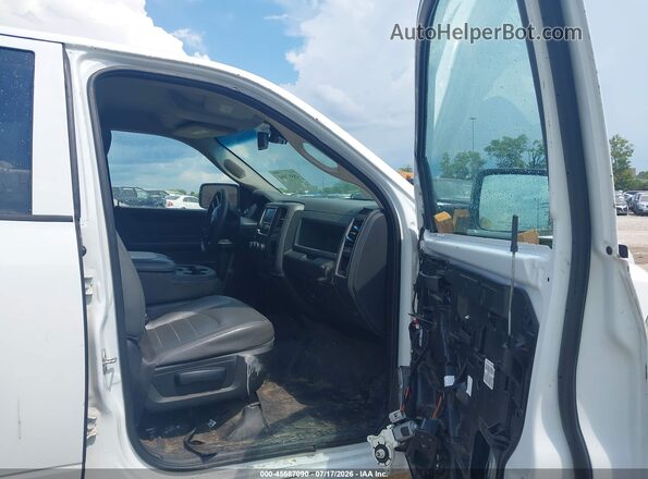 1C6RR7ST0JS194734 2018 RAM 1500 White Вид салону спереду