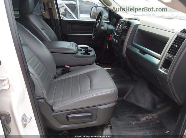 1C6RR7ST6JS131198 2018 RAM 1500 White Vista interior delantera