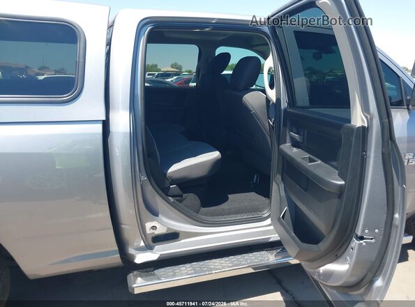 1C6RR7ST7PS586747 2023 RAM 1500 CLASSIC Silver Vista de la etiqueta del VIN