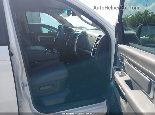 1C6RR7TM8JS273205 2018 RAM 1500 White წინა სალონის ხედი