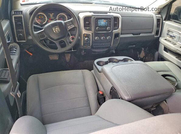 1C6RR7TT2JS154296 2018 RAM 1500 Silver Widok deski rozdzielczej