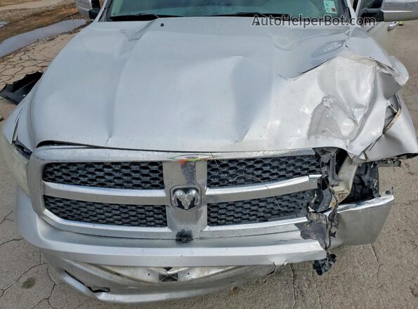 1C6RR7TT2JS154296 2018 RAM 1500 Silver Widok wnętrza z tyłu