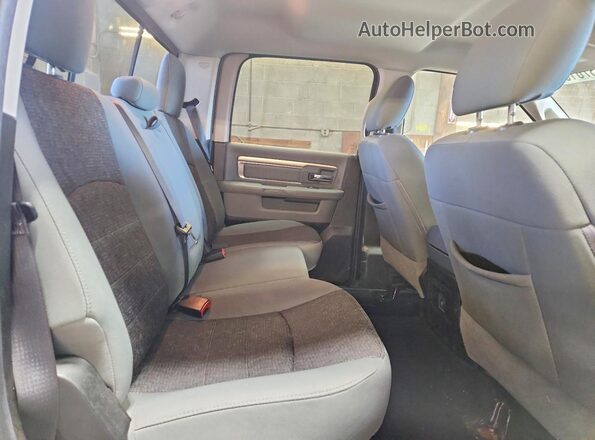 1C6RR7TT2KS637577 2019 RAM 1500 Gray Widok tylnych siedzeń