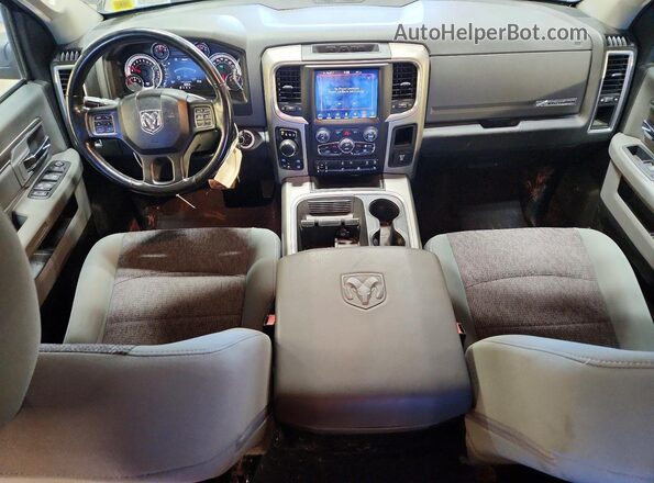 1C6RR7TT2KS637577 2019 RAM 1500 Gray Widok deski rozdzielczej