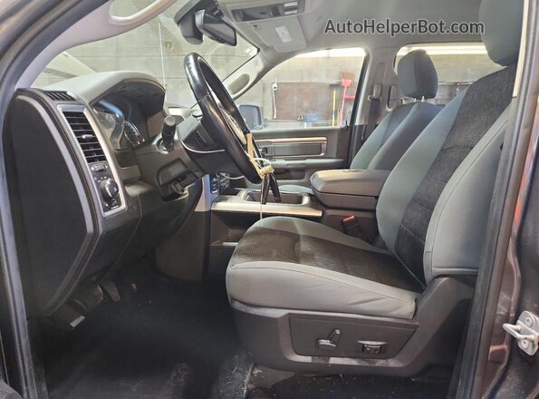 1C6RR7TT2KS637577 2019 RAM 1500 Gray Widok wnętrza z przodu