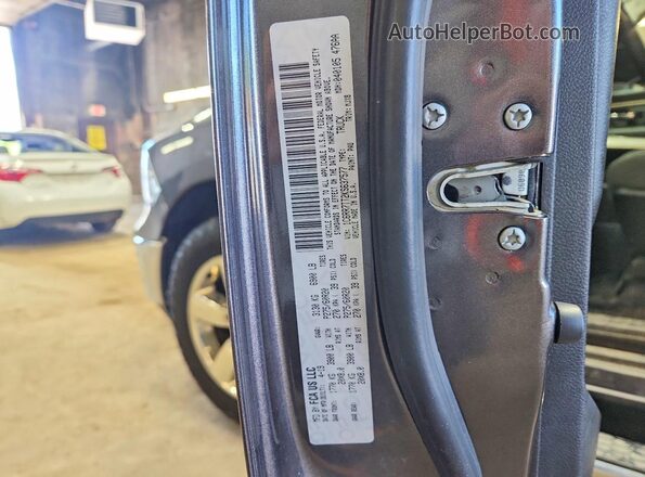 1C6RR7TT2KS637577 2019 RAM 1500 Gray Widok komory silnika