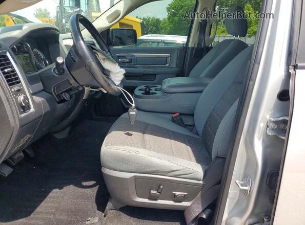 1C6RR7TT3HS646586 2017 RAM 1500 Silver Вид салону спереду