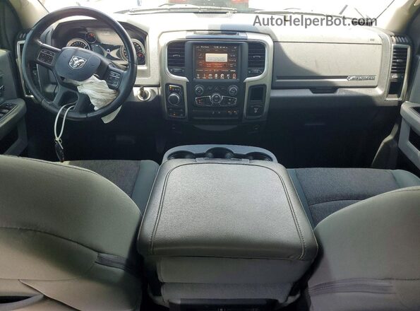 1C6RR7TT3HS646586 2017 RAM 1500 Silver Вид панелі приладів