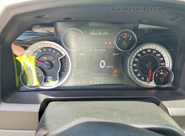 1C6RR7TT3HS646586 2017 RAM 1500 Silver Вид щитка приладів