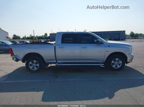 1C6RR7TT4HS623432 2017 RAM 1500 Silver Սալոնի հետևի տեսք