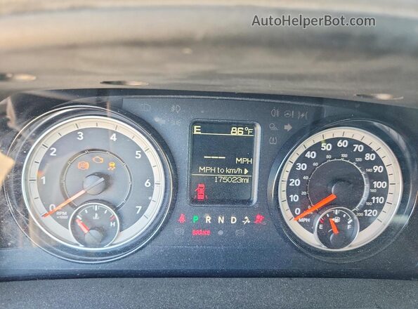 1C6RR7TTXLS101848 2020 RAM 1500 Black ხელსაწყოთა პანელის ხედი