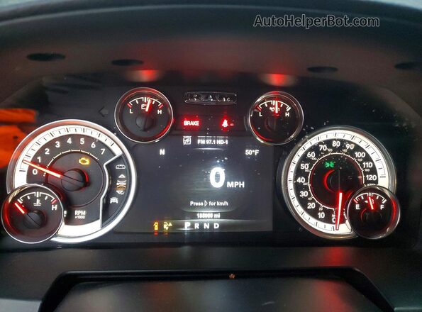 1C6RR7UTXJS174469 2018 RAM 1500 Угольный Вид щитка приборов