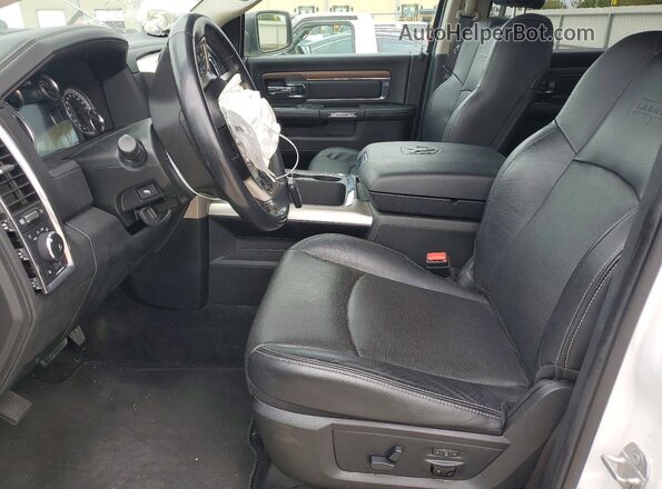 1C6RR7VT0HS722116 2017 RAM 1500 White Widok wnętrza z przodu