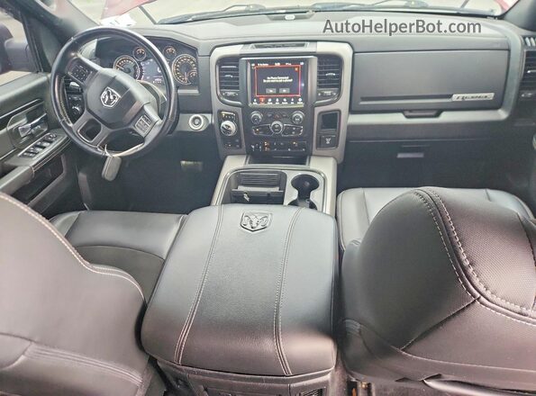 1C6RR7YT0JS203973 2018 RAM 1500 Бордовый Вид панели приборов