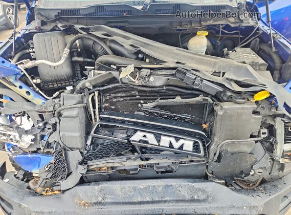 1C6RR7YT1JS199836 2018 RAM 1500 Blue Widok wnętrza z tyłu