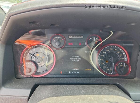 1C6RR7YT7HS588586 2017 RAM 1500 Черный Вид щитка приборов