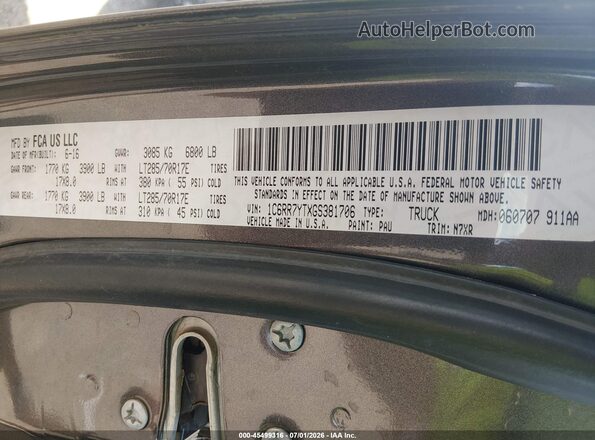 1C6RR7YTXGS381706 2016 RAM 1500 Gray Widok komory silnika