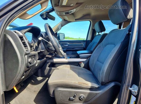 1C6RREBT2LN256222 2020 RAM 1500 Charcoal Widok wnętrza z przodu