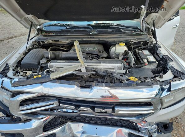 1C6RREBT5LN123776 2020 RAM 1500 Белый Вид задней части салона