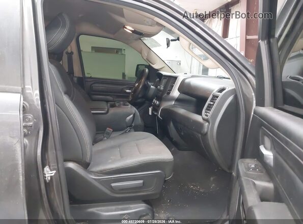 1C6RRECT8KN567831 2019 RAM 1500 Gray Вид салону спереду