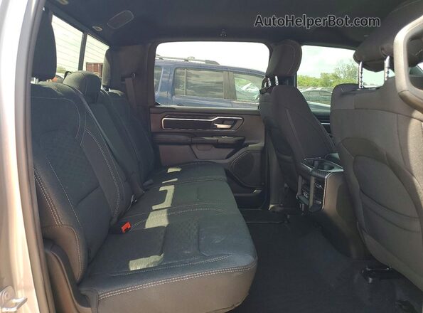 1C6RREFG4SN712345 2025 RAM 1500 Silver უკანა სავარძლების ხედი