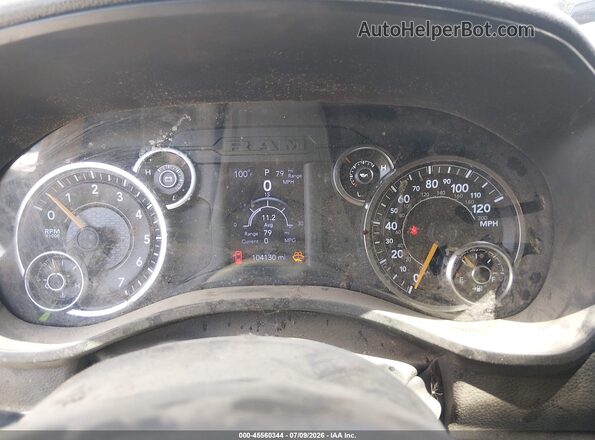1C6RREFG5NN335819 2022 RAM 1500 Silver Widok tylnych siedzeń