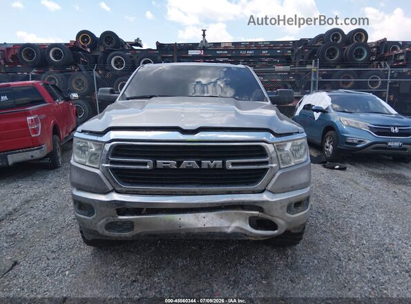 1C6RREFG5NN335819 2022 RAM 1500 Silver Widok zestawu wskaźników