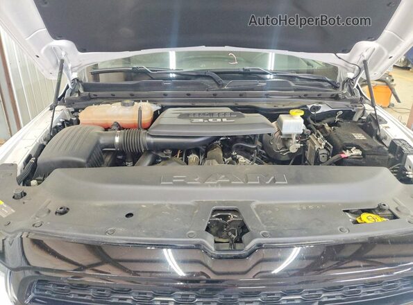 1C6RREFM3NN452790 2022 RAM 1500 White Вид задньої частини салону