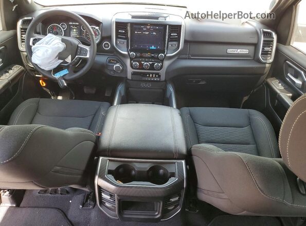 1C6RREFP3SN629568 2025 RAM 1500 Синий Вид панели приборов